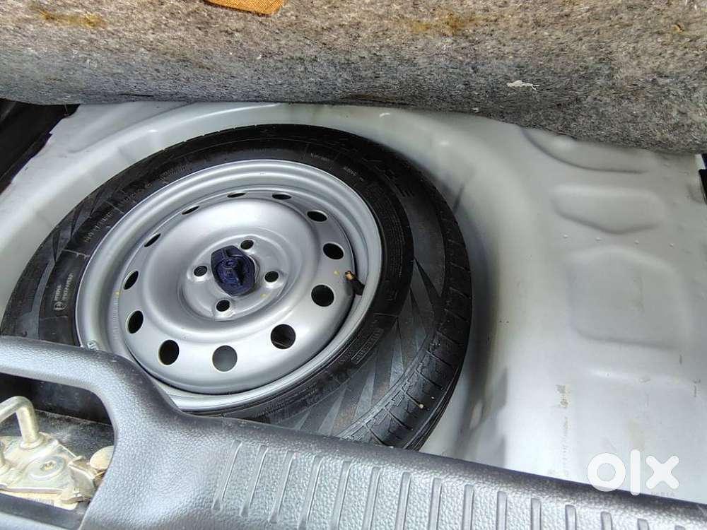 Maruti Suzuki Swift Lxi Optional-o, 2022, Petrol