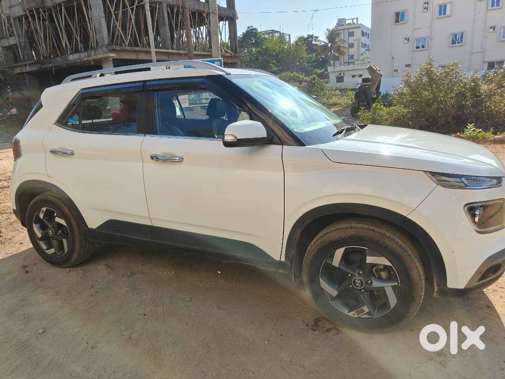 Hyundai Venue 2021 Diesel 16500 Km Driven