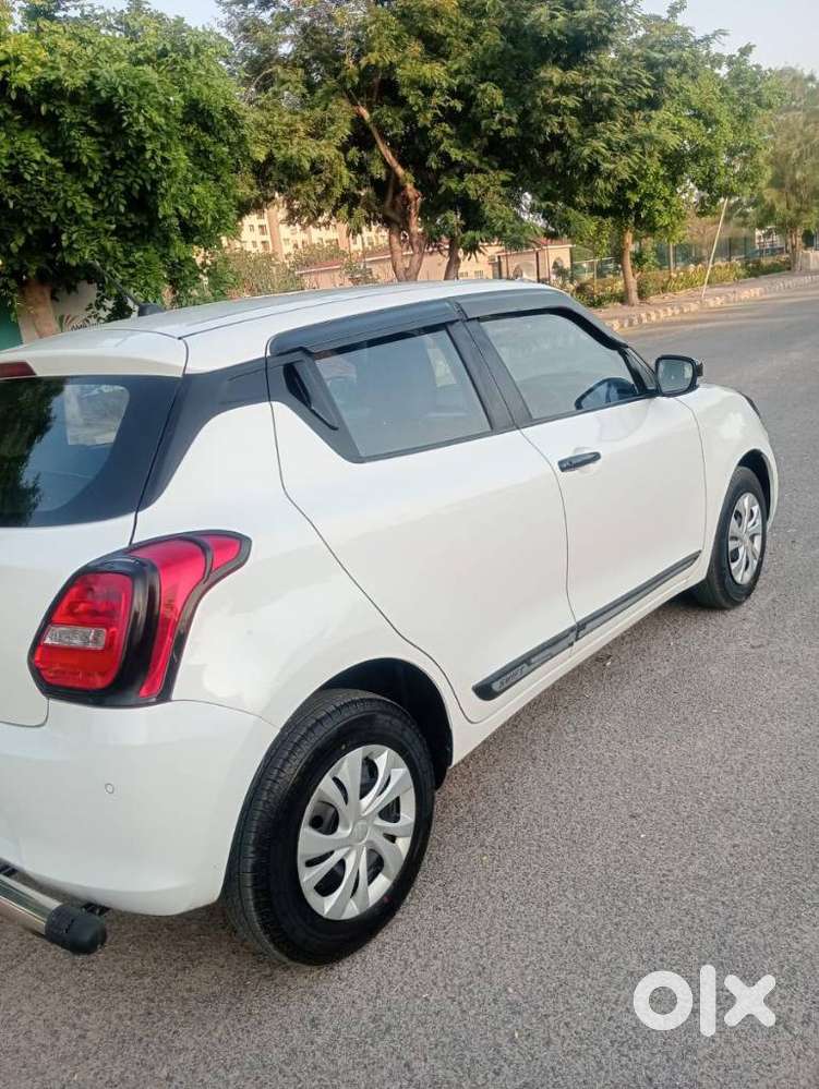 Maruti Suzuki Swift Vxi + Manual, 2023, Petrol
