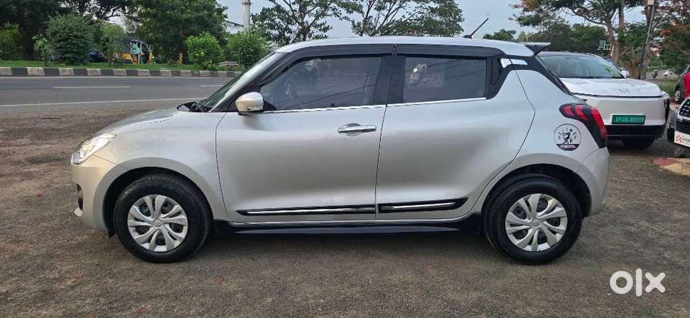 Maruti Suzuki Swift Vxi + Manual, 2022, Petrol