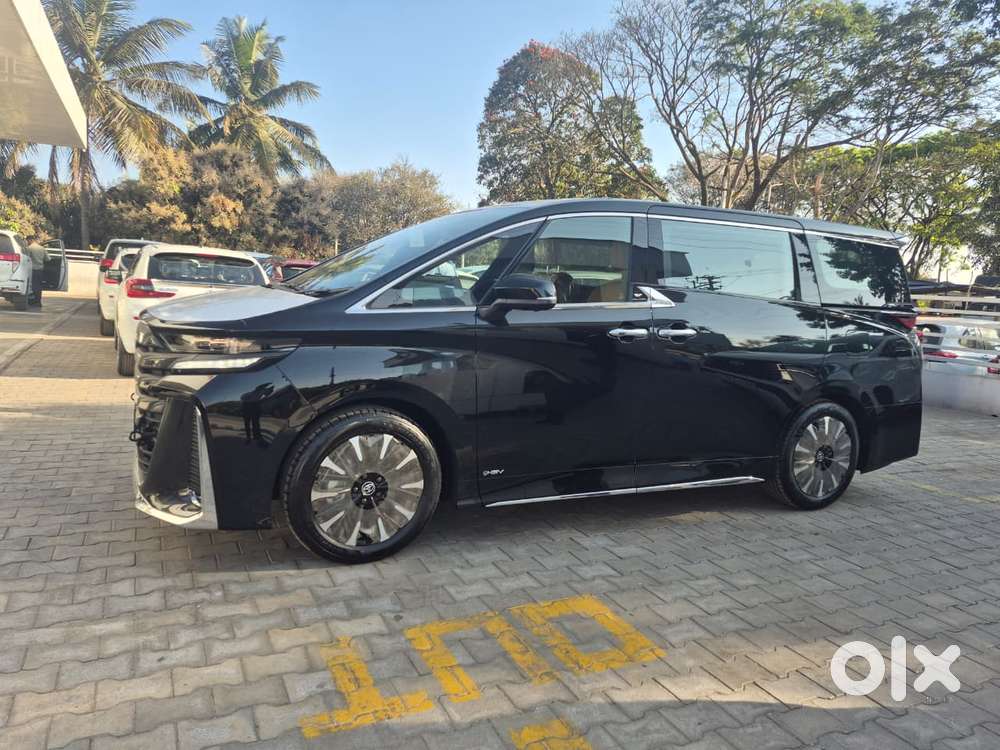 Toyota Vellfire 2.5 Hybrid, 2025, Petrol