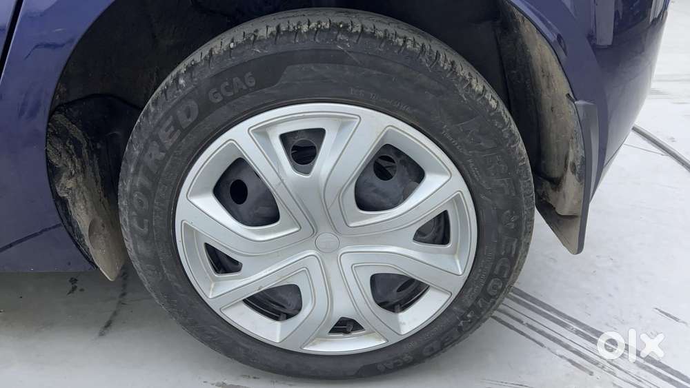 Tata Altroz Xma Plus (s), 2025, Petrol