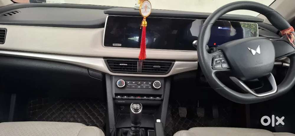 Mahindra Xuv700 2022 Diesel 33500 Km Driven