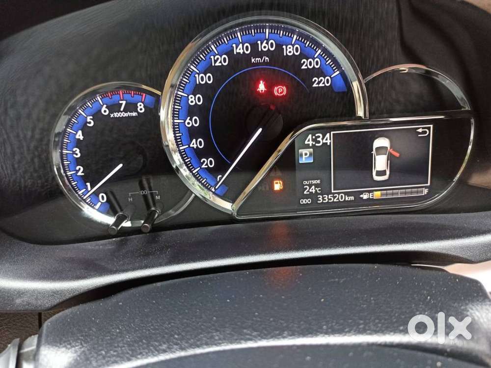 Toyota Yaris V Cvt, 2018, Petrol