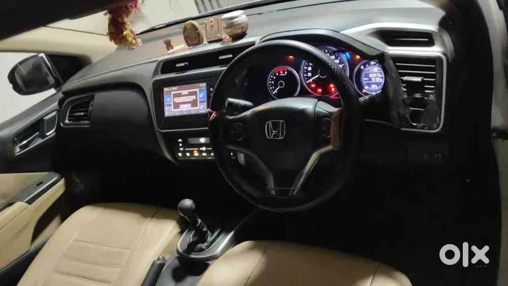 Honda City Diesel With Sunroof Well Maintained White Colour