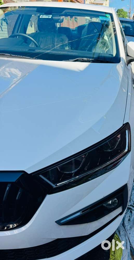 Skoda Slavia Sportsline A/t 1.0 Tsi  Candy White Colour