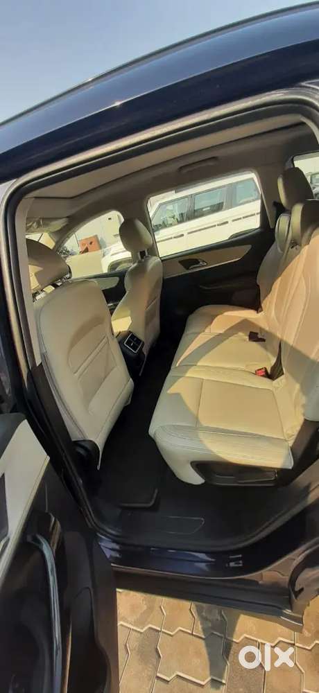 Mahindra Xuv700 2023 Diesel 60500 Km Driven