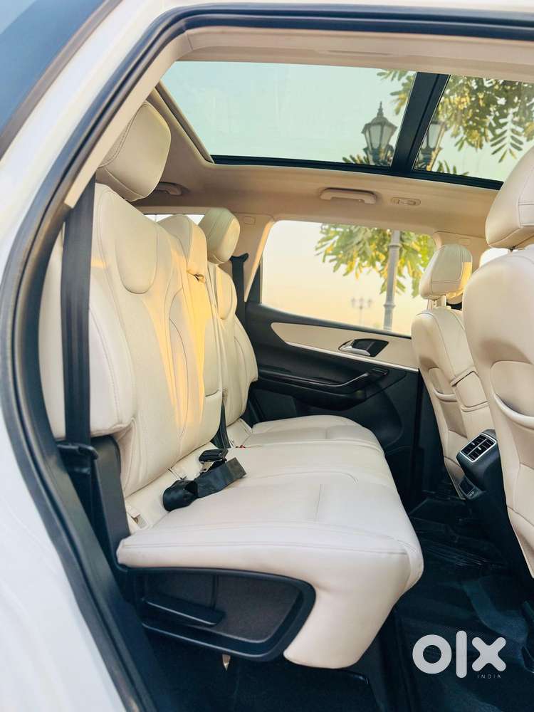 Mahindra Xuv700 2.2 Ax 7 Diesel At Luxury Pack Str Awd, 2022, Diesel