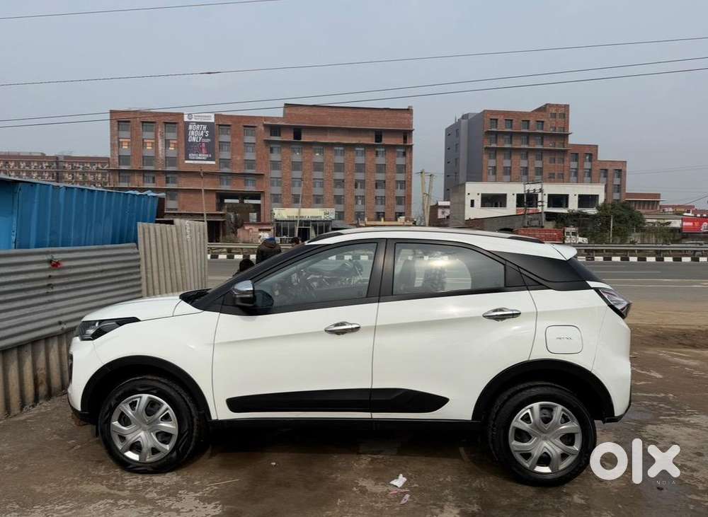 Tata Nexon Petrol 2023 Sunroof Model