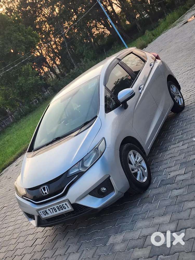 Honda Jazz V 
Power Windows 
Power Steering 
Power Break