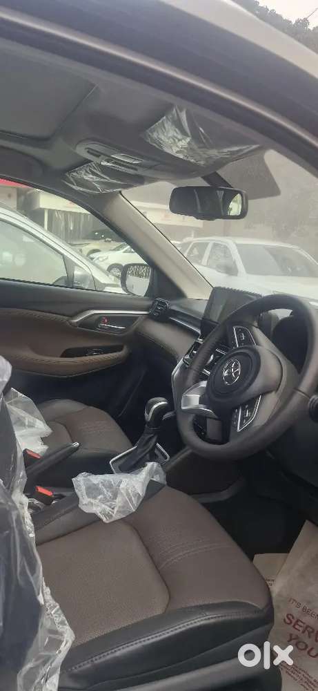Toyota Hyryder New Showroom Car In Huge Discount