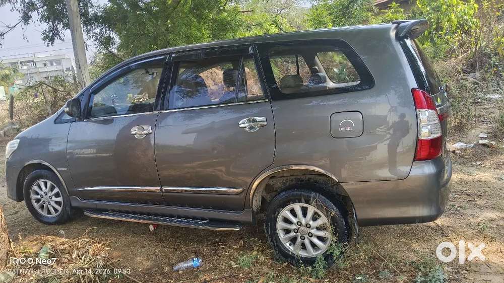 Toyota Innova 2013 Diesel Well Maintained Showroom Track