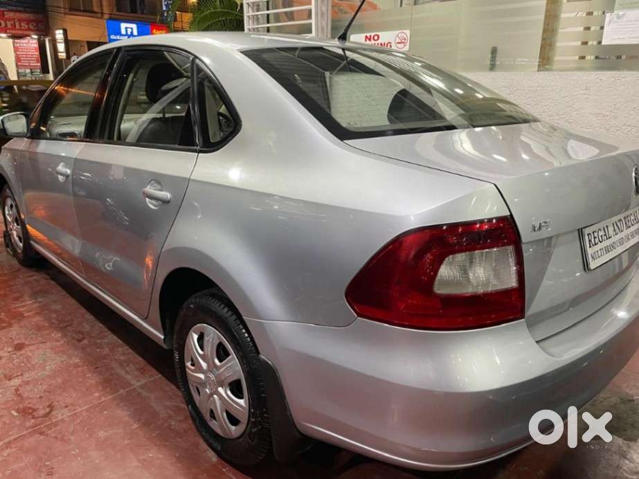 Skoda Rapid 1.6 Mpi Ambition, 2013