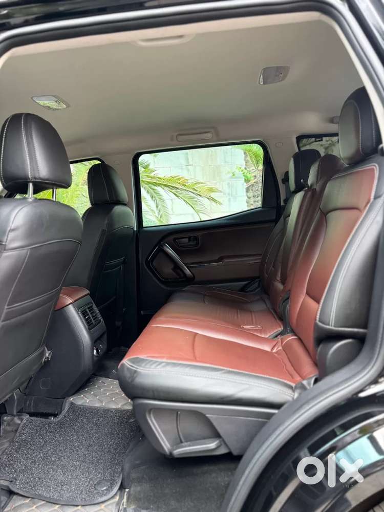 Mahindra Scorpio N Z4 Petrol Mt 7 Str, 2025, Petrol
