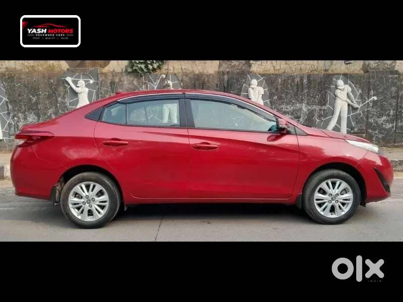 Toyota Yaris V Cvt, 2018, Petrol