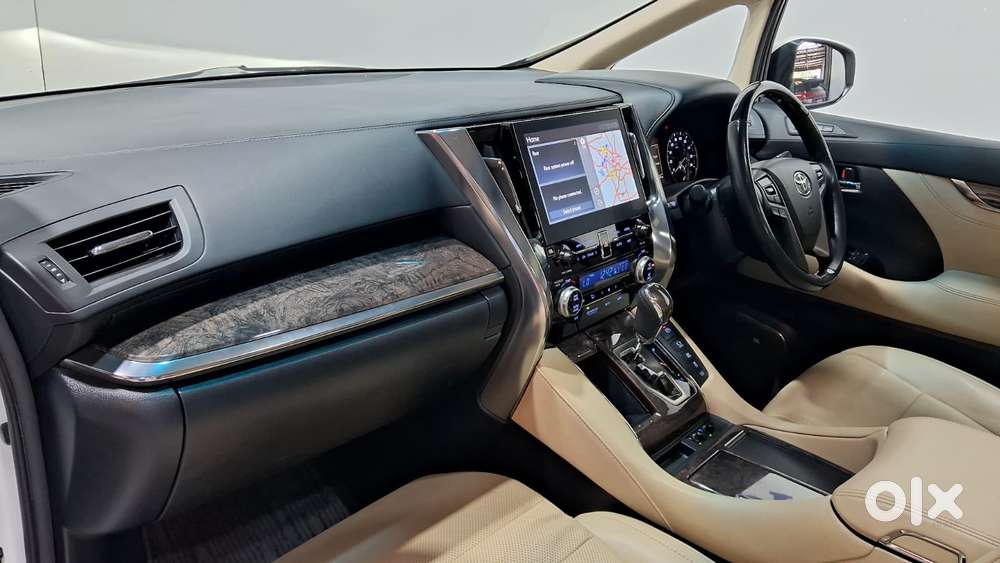 Toyota Vellfire 2.5 Executive Lounge, 2023, Petrol