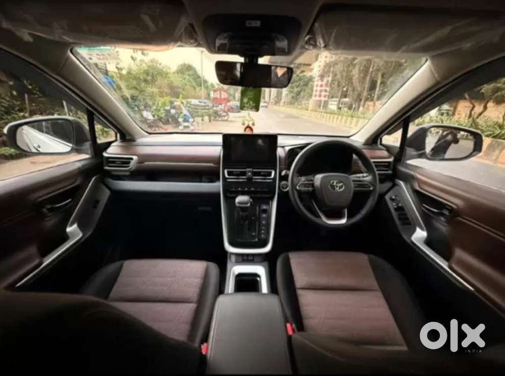 Toyota Innova Hycross 2.0 Vx (o) Hybrid 8 Str, 2024, Petrol