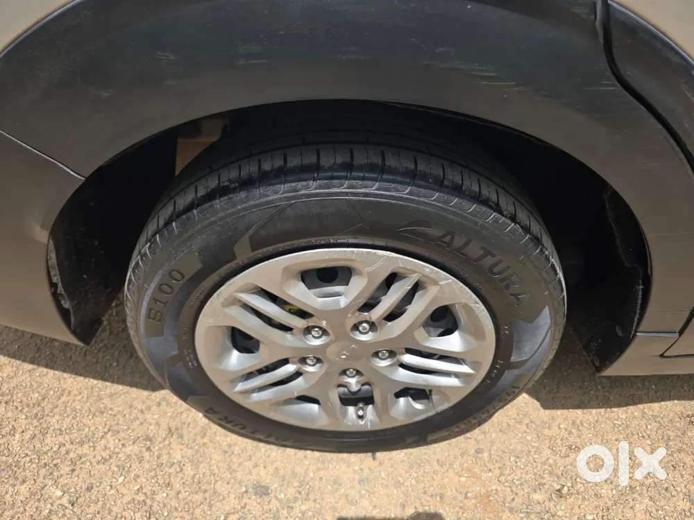 Kia Carens 2023 Petrol Manual 90000 Km First Owner
