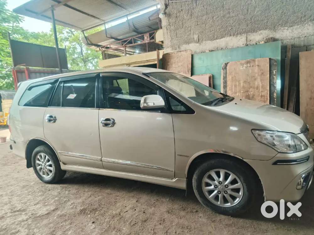 Toyota Innova 2.0 Petrol 2014
