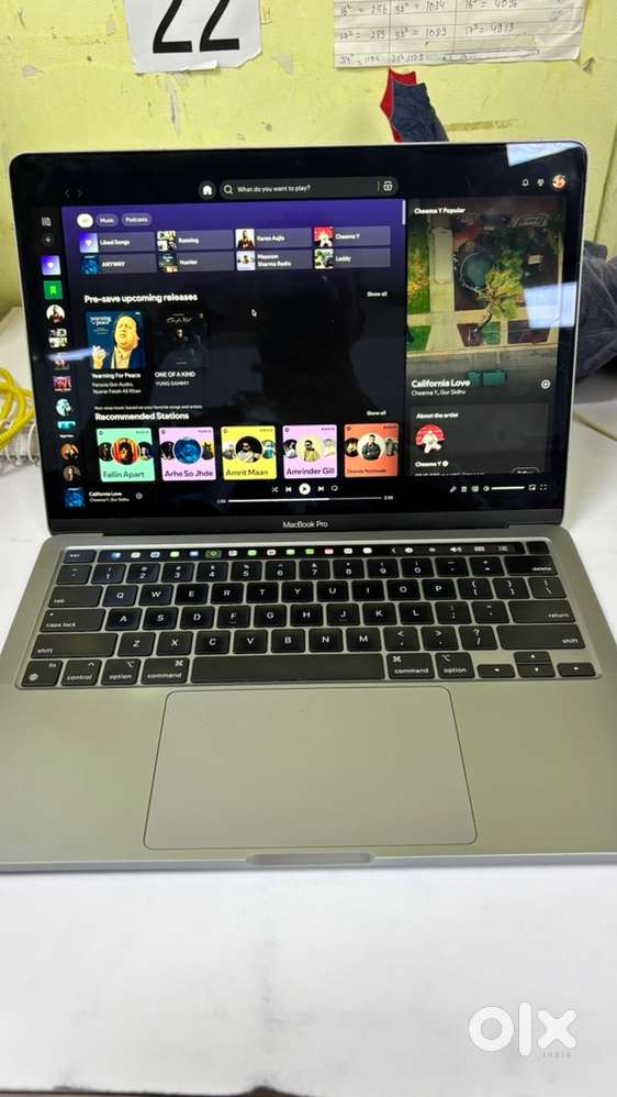 Macbook pro m1 2020 16/512  in great condition with warranty