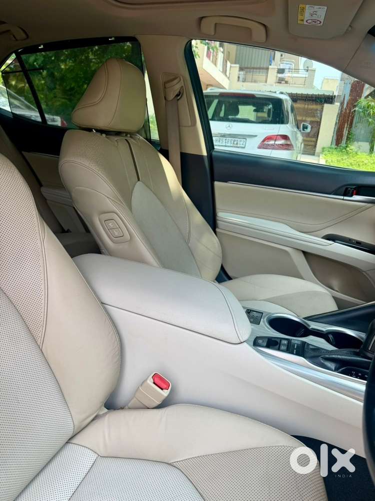 Toyota Camry Hybrid 2020