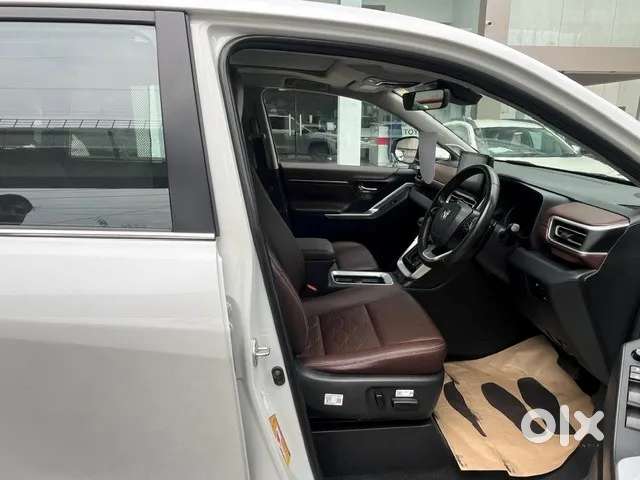 Toyota Innova Hycross 2.0 Zx (o) Hybrid 7 Str, 2024, Petrol