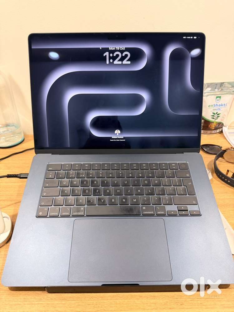 15 inch M3 Air Midnight 8/256GB 100% Battery Health