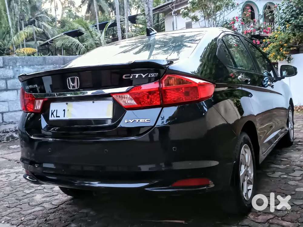 Single Owner Well Maintaned Honda City Automatic With Sunroof