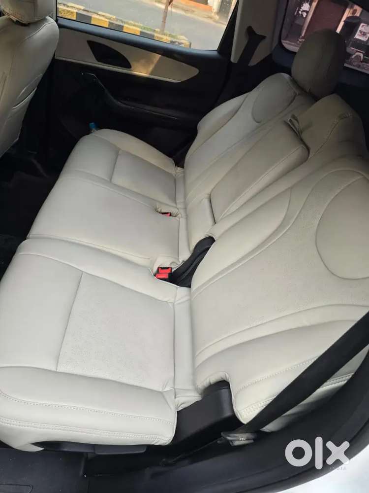 Mahindra Xuv700 2025 Diesel 16856 Km Driven