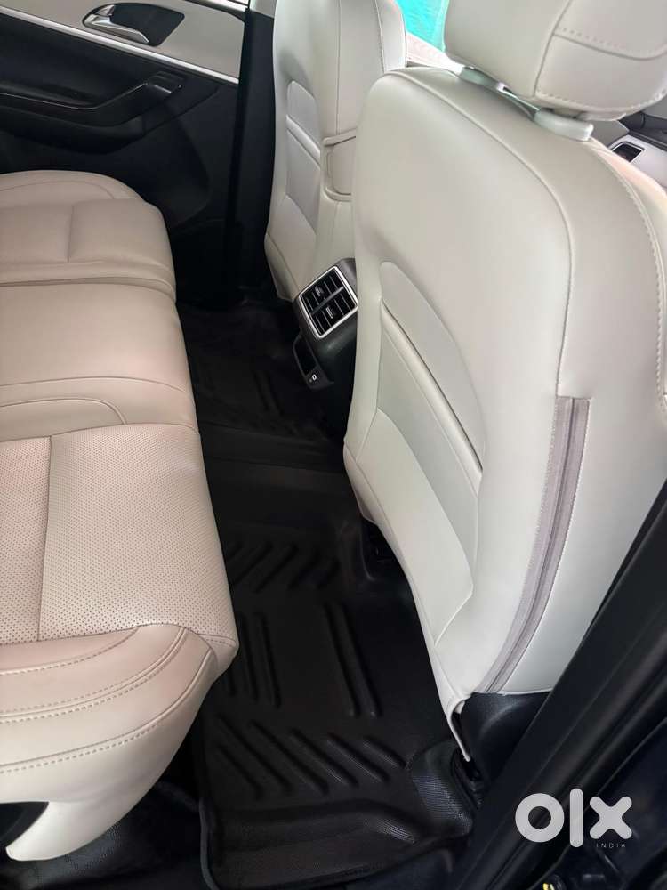 Mahindra Xuv700 2.2 Ax 7 Diesel Mt Luxury Pack Str, 2023, Diesel