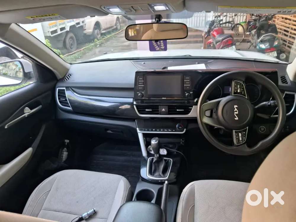 Clatchless White Kia Seltos Htk+ Imt 2021 Dec Petrol With Sunroof