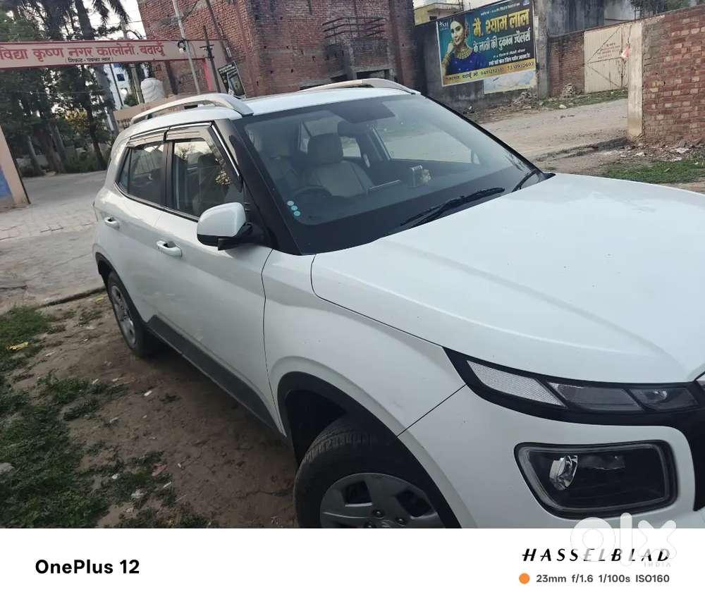 Hyundai Venue 2022 Petrol 27880 Km Driven