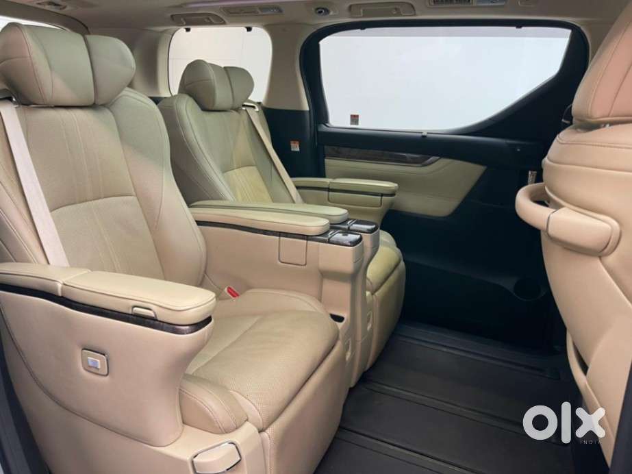 Toyota Vellfire 2.5 Hybrid, 2023, Petrol