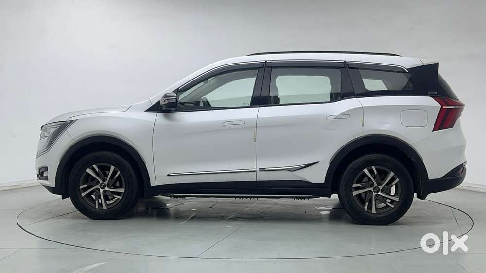 Mahindra Xuv700 2.0 Ax 5 Petrol Mt 7 Str, 2022, Petrol