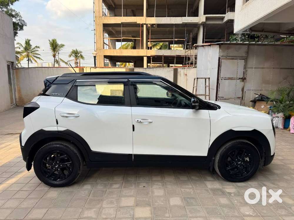 Like-new Oct 2025 Mahindra Xuv 3xo Revx A - Petrol, Automatic, Sunroof