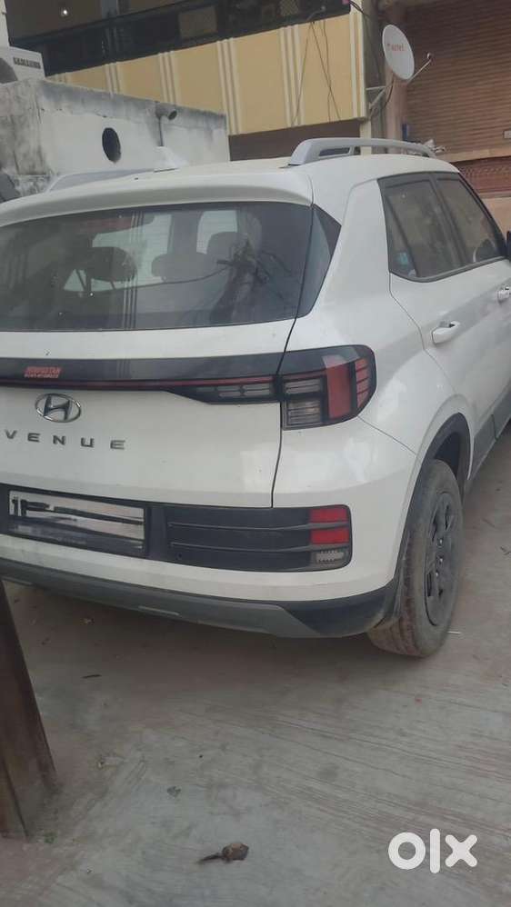 Hyundai Venue Petrol 18000 Km Driven