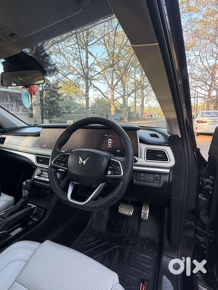 Mahindra Xuv700 2.2 Ax 7 Diesel At Str, 2022, Diesel