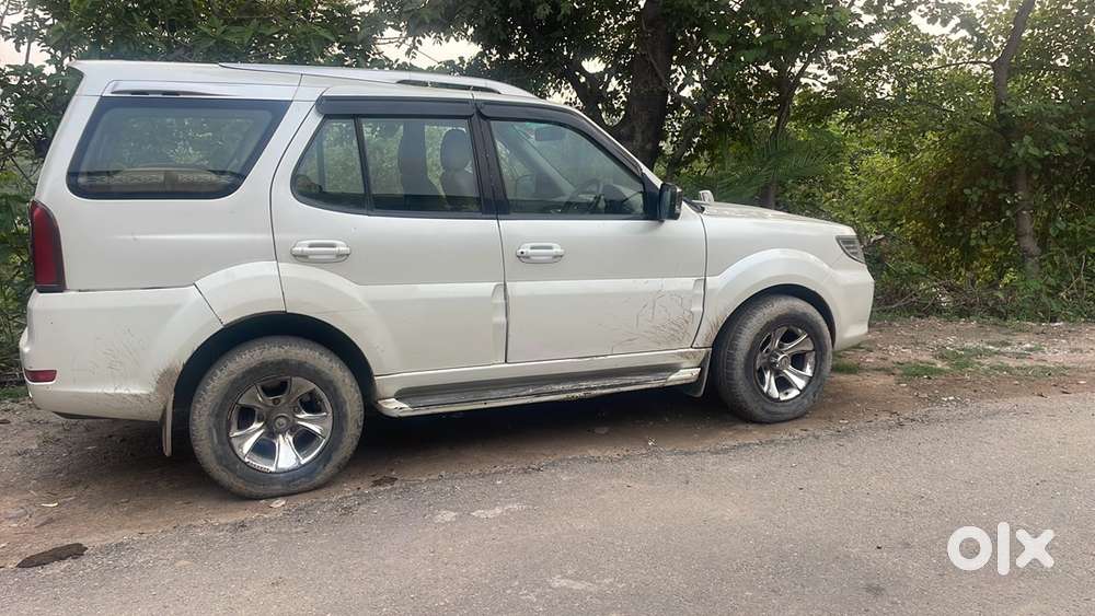 Tata Safari Storme 2015