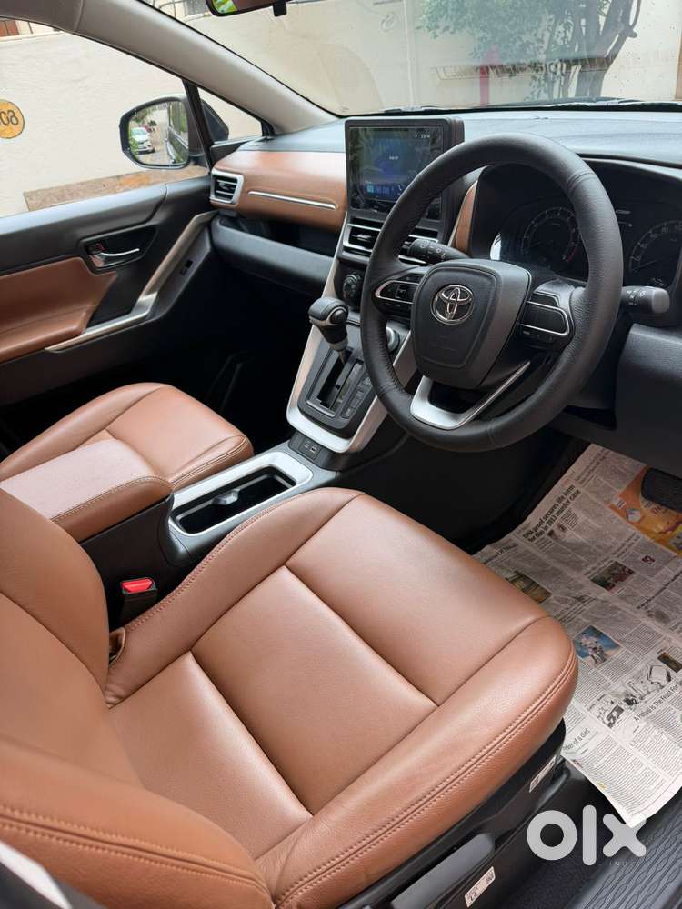 Toyota Innova Hycross 7s Option, 2025, Petrol