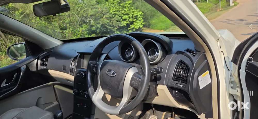 Mahindra Xuv500  W10