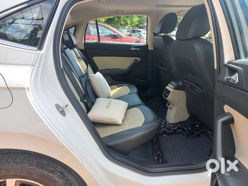 Skoda Slavia Style 1.0l Tsi Mt, 2024, Petrol