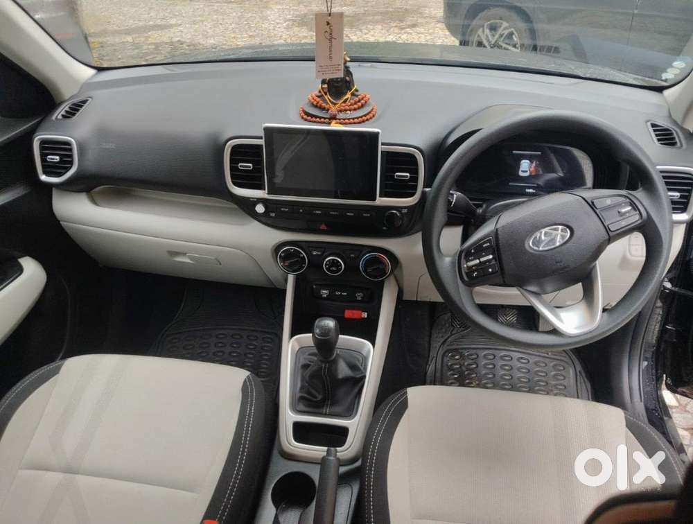Hyundai Venue Petrol Manual 2025