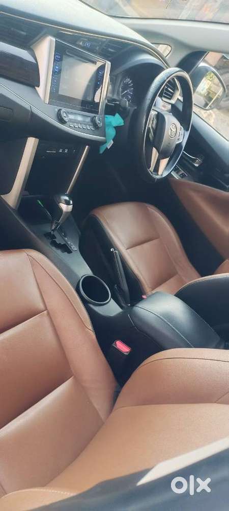 Toyota Innova Crysta 2.8 Zx At 7 Seater, 2017