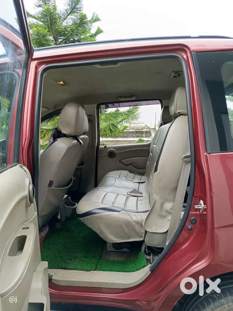 7 Seater Mahindra Quanto 2012 Diesel 110000 Km Driven.