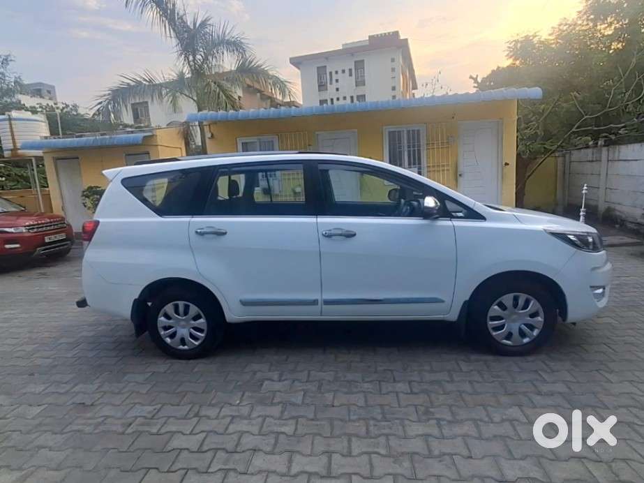 Toyota Innova Crysta 2.4 Gx Mt, 2025, Diesel