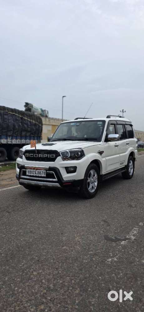 Mahindra Scorpio S10, 2017, Diesel