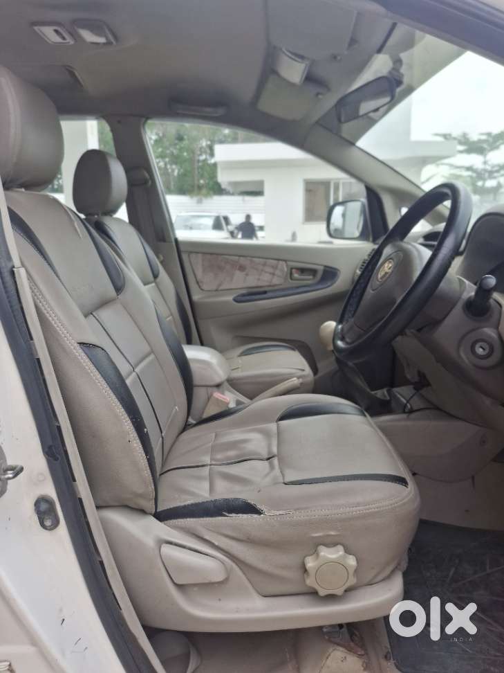 Toyota Innova 2.5 G (diesel) 8 Seater, 2010, Diesel