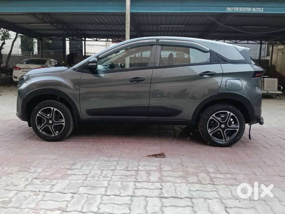 Tata Nexon Smart 1.2 Revotron Petrol 5 Mt, 2024, Cng & Hybrids