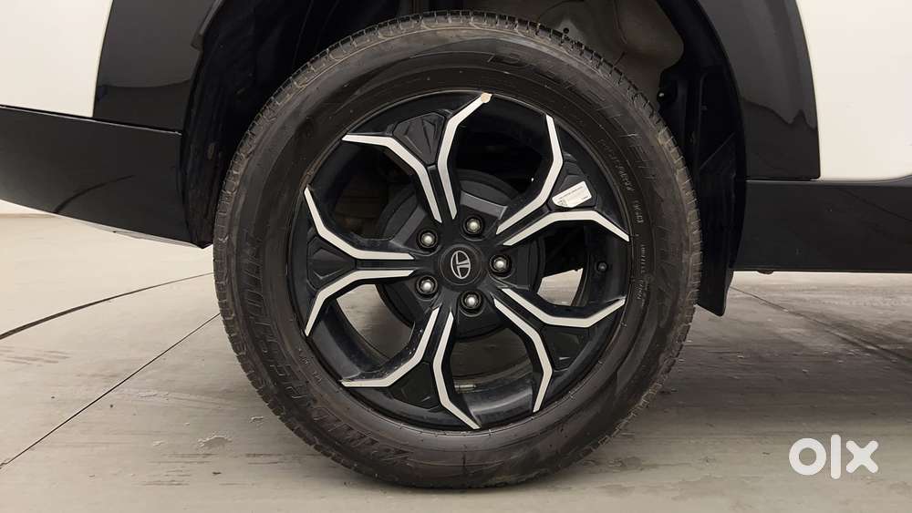 Tata Curvv Creative 1.2 Revotron Petrol 6mt, 2025, Petrol