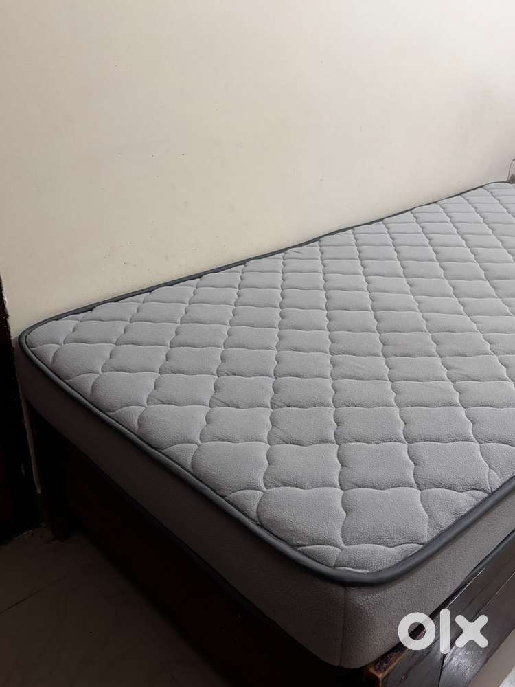 Single bed curlon Mattress, moving out sale